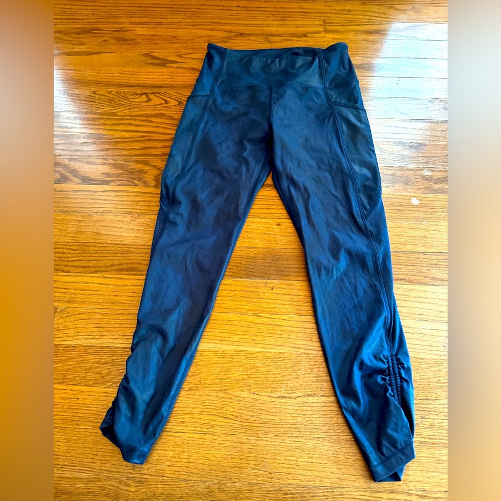 Women’s ZYIA Size 4 Navy Light N Tight Fitted Pockets Hi Rise Capri Leggings 22”
